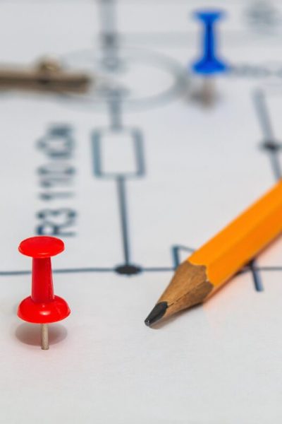 Qué Considerar al Diseñar un Sistema Eléctrico para Grandes Instalaciones